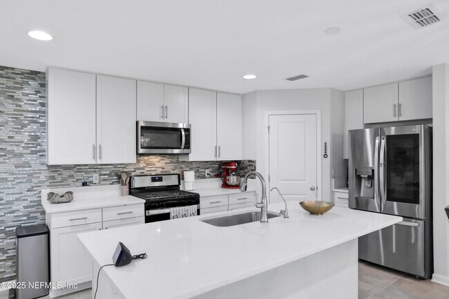 Building Photo - 669 Meadow Ridge Dr