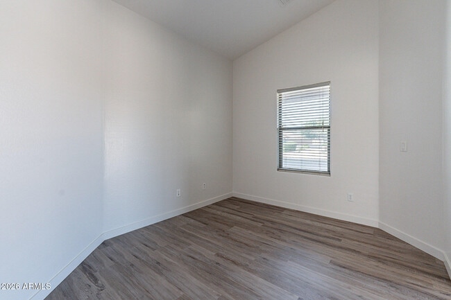 Building Photo - 24866 W Huntington Dr