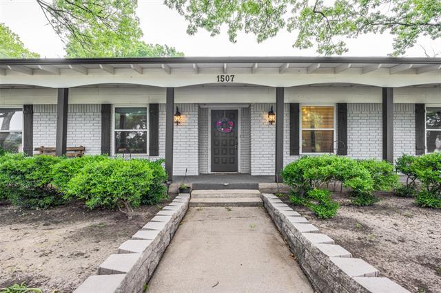 Building Photo - 1507 Greenbrier Dr