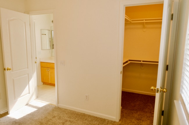 Building Photo - 4096 Laurel Walk Ln