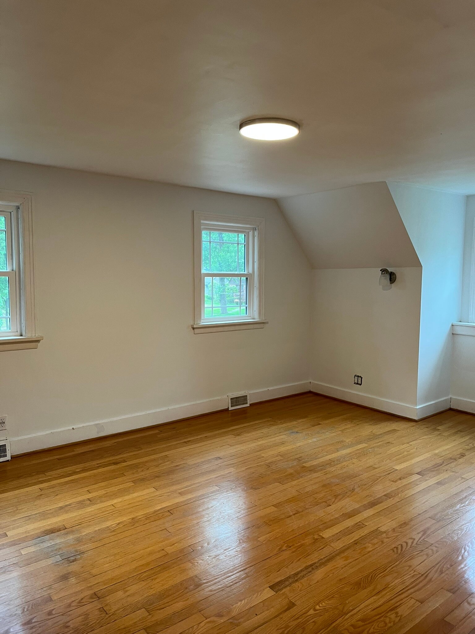1st Bedroom - 10 Darroch Rd