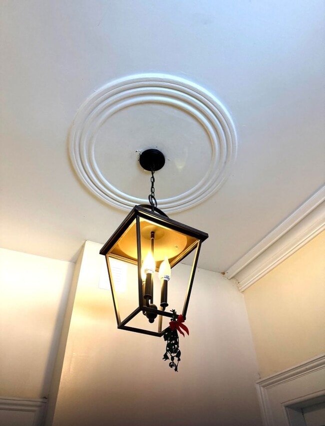 Building Photo - 38 Bull St