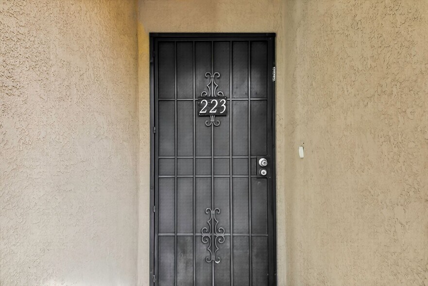 Building Photo - 2001 E 21st St