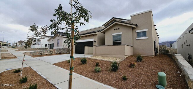 Building Photo - 1822 Bridle