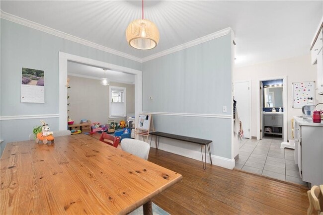 Building Photo - 422 Wayland Ave