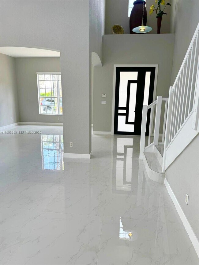 Building Photo - 4451 Seneca Ave