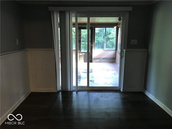 Building Photo - 9444 English Oak Dr