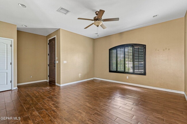 Building Photo - 3005 Cedar Creek