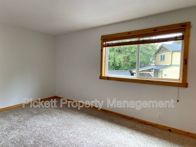 Building Photo - 4673 NW Walgren Dr