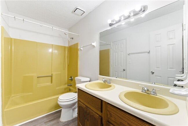 Building Photo - 2130 Fieldstone View Ct SE