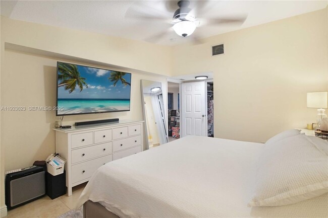 Building Photo - 6245 SW 47th Manor