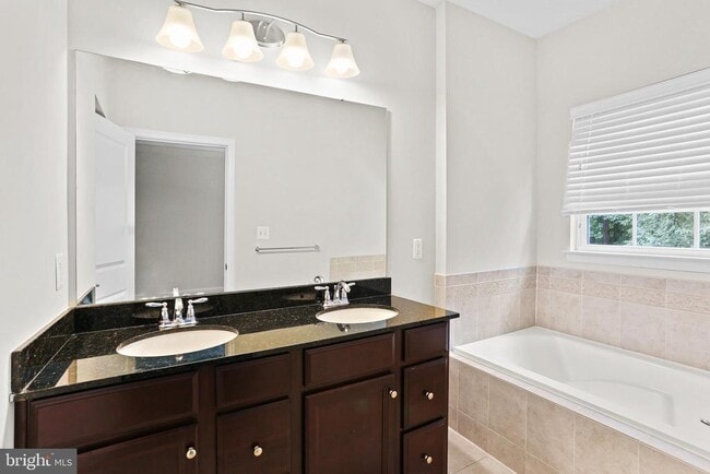 Building Photo - 11675 Emerald Green Dr