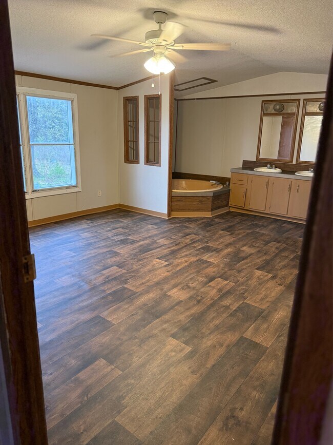 Building Photo - 5991 Friendship Rd