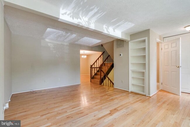 Building Photo - 8044 Steeple Chase Ct