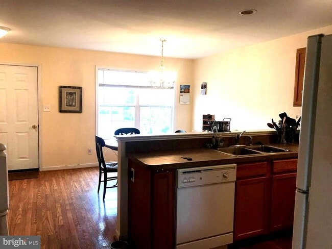 Building Photo - 32 Sanford Dr