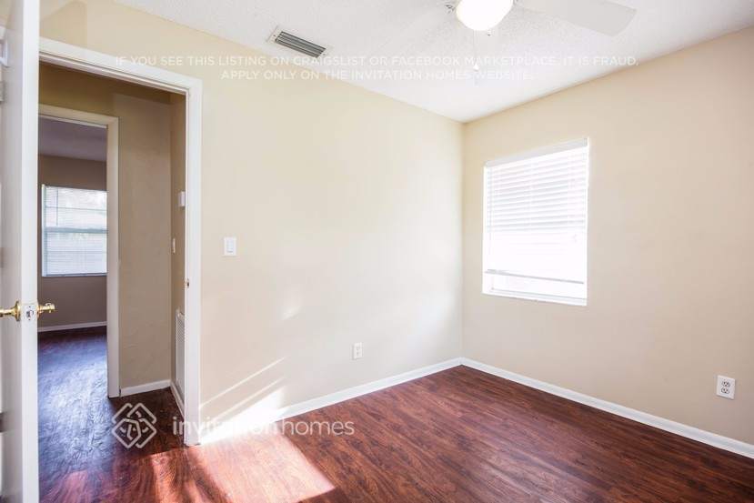 Building Photo - 9064 Hamlin Rd W