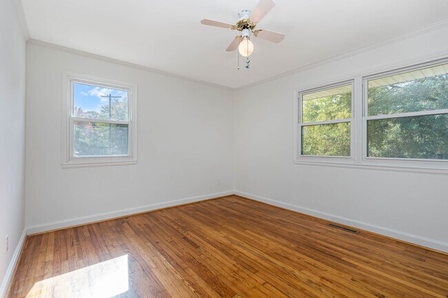 Building Photo - 4885 Oglethorpe Pl