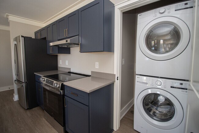 Building Photo - Historic Elegance Meets Modern Luxury – 2 Bed / 2 Bath Apartment in Downtown Columbia