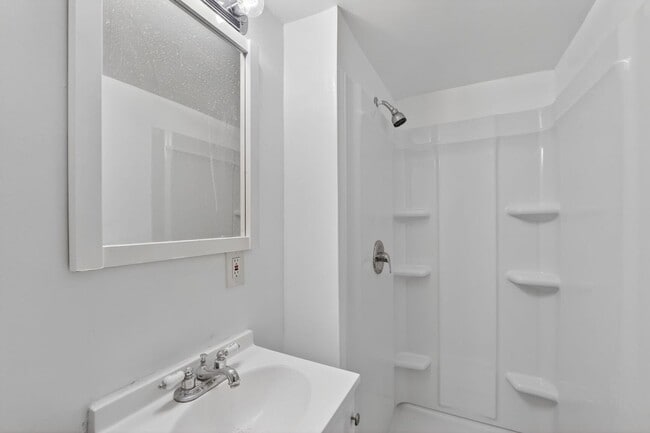 Building Photo - Gorgeous 4br/2ba in Brookland!