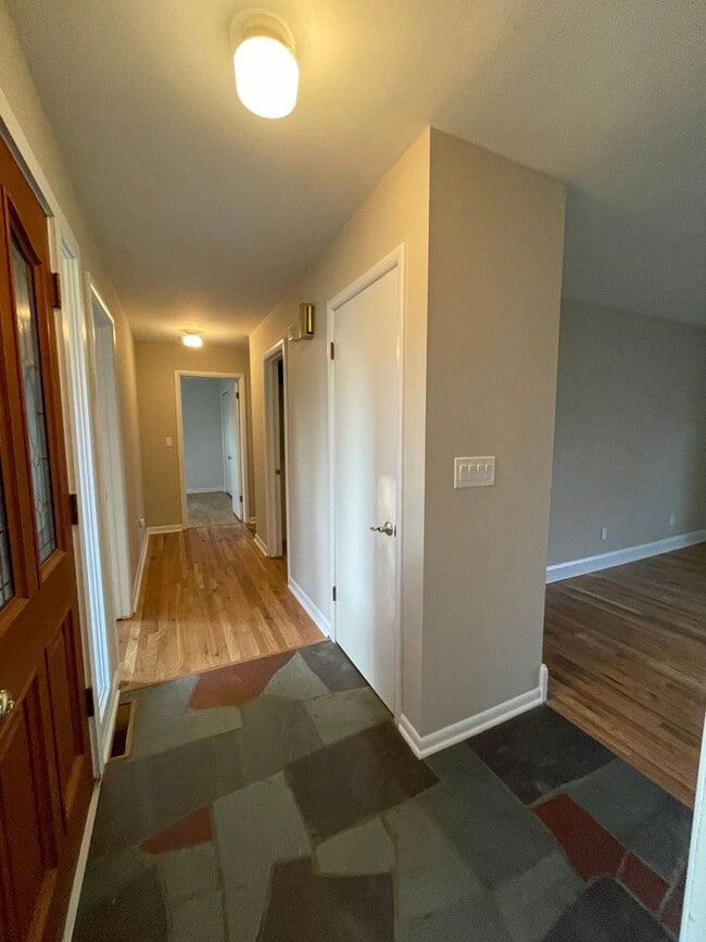 Building Photo - Beautiful Three Bedroom Home