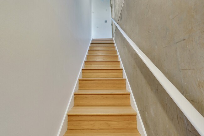 Building Photo - 536 Selma St