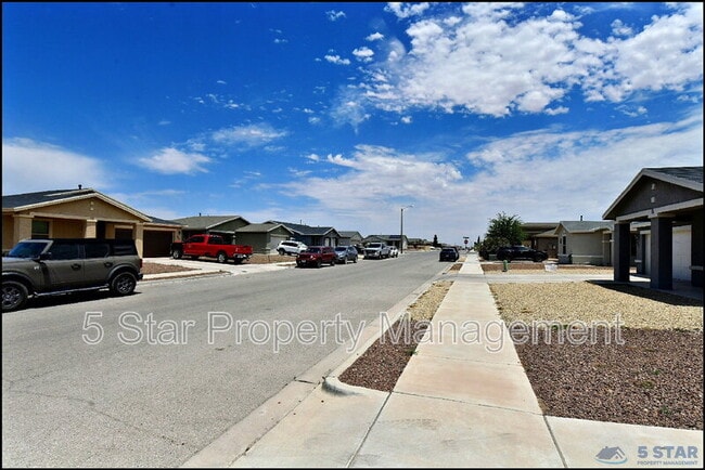 Building Photo - 916 Villa Seca Dr