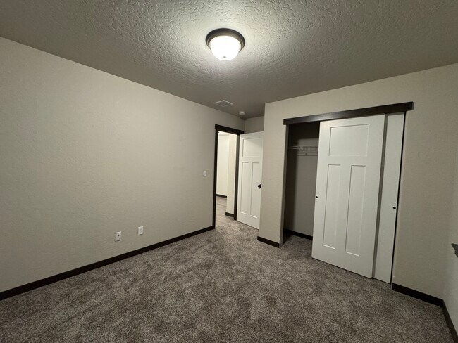 Building Photo - 12772 N Cavanaugh Dr