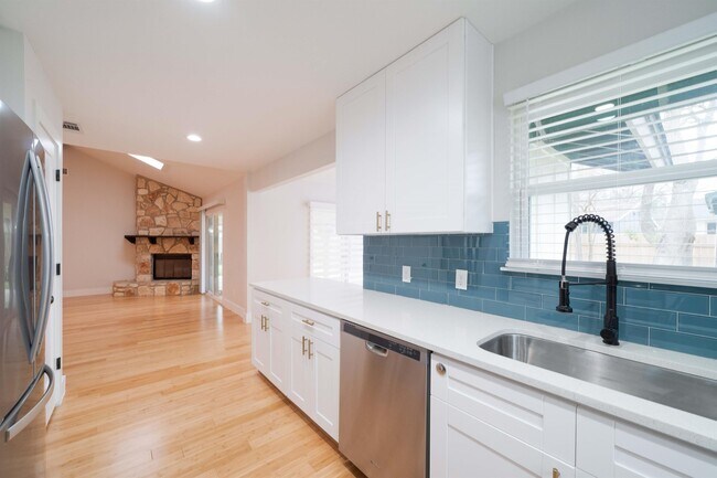 Building Photo - 2515 Berkett Dr