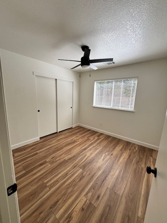 Building Photo - North Hilltop 3 Bedroom Home AVAILABLE FOR...