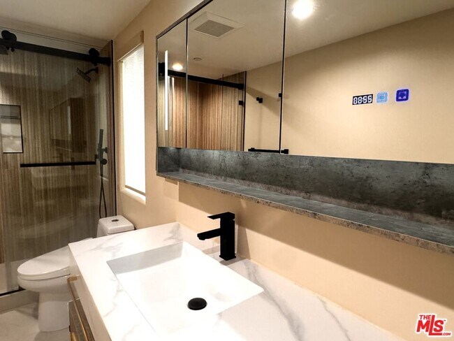 Building Photo - 1146 Hacienda Pl