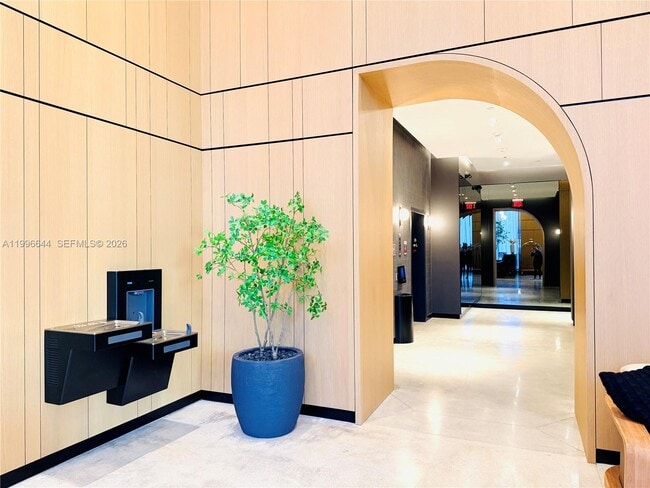 Building Photo - 121 NE 5th St