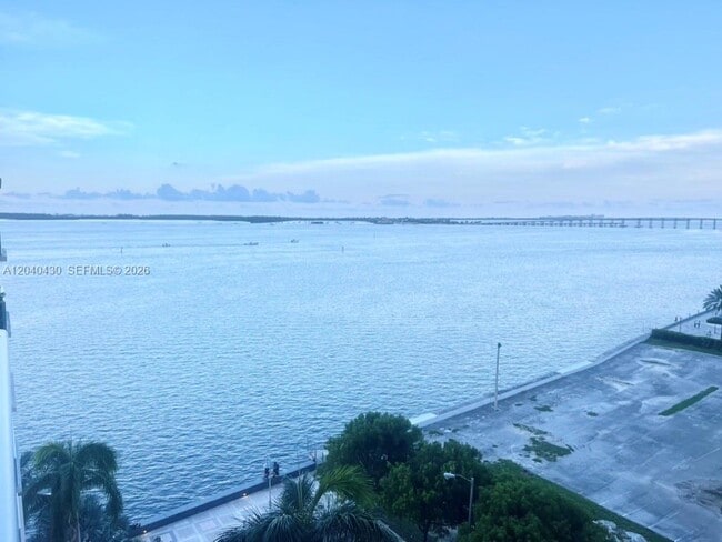 Building Photo - 1155 Brickell Bay Dr
