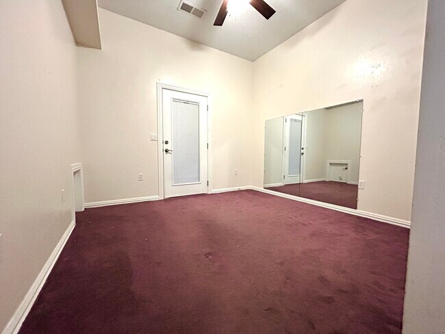 Building Photo - 1001 Pinzon St NW