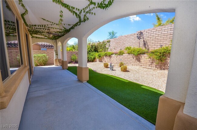 Building Photo - 685 Catalina Aisle St