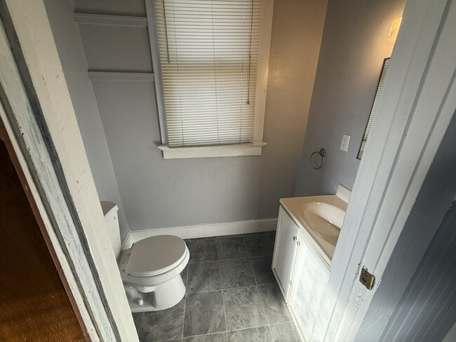 Building Photo - 630 E Gum St