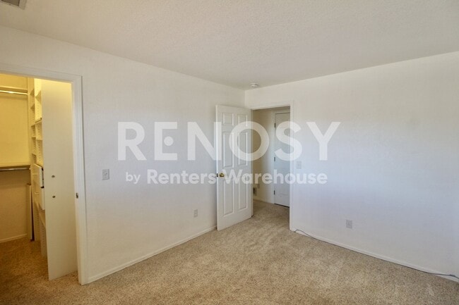 Building Photo - Spectacular views come with this Fantastic Golden Townhome