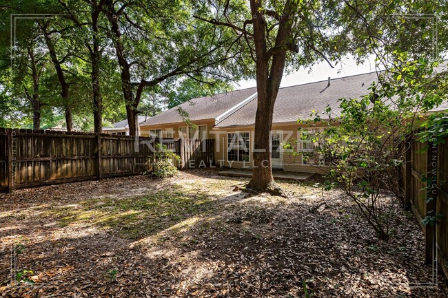 Building Photo - **Application Pending** Beautiful 3 Bed/2 ...