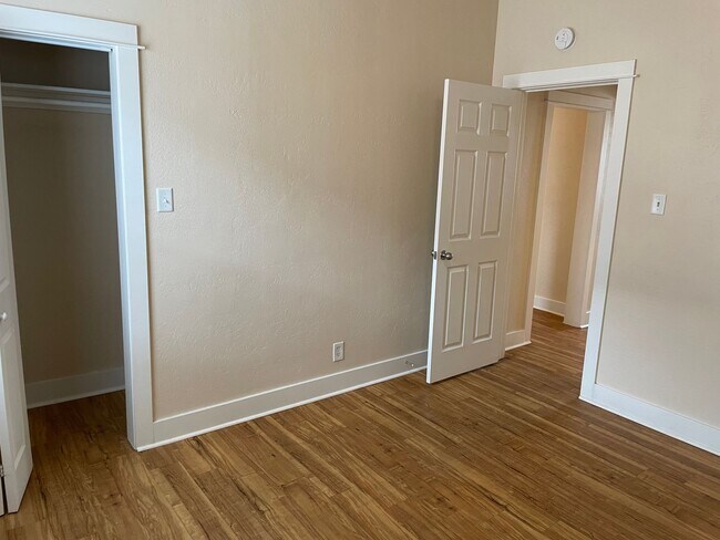 Building Photo - Johnstown Apartments (KC-KS)