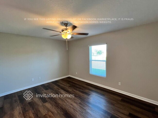Building Photo - 426 NW Airoso Blvd