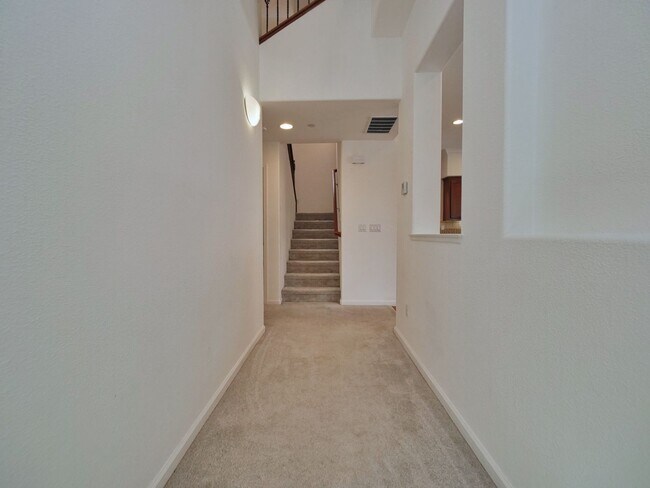 Building Photo - Gorgeous 4 Bed, 3.5 Bath in Brentwood