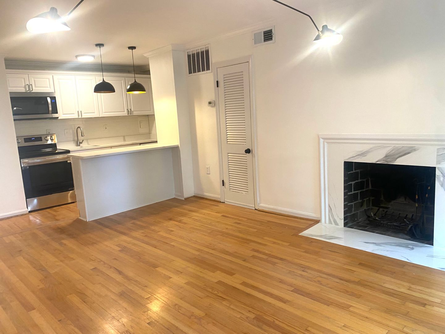 Building Photo - 2510 East Pl NW