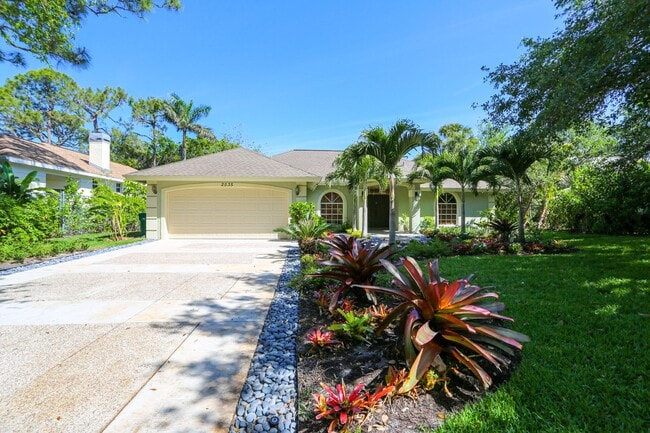 Building Photo - **TROPICAL PARADISE**3BEDS/2BATH POOL HOME...