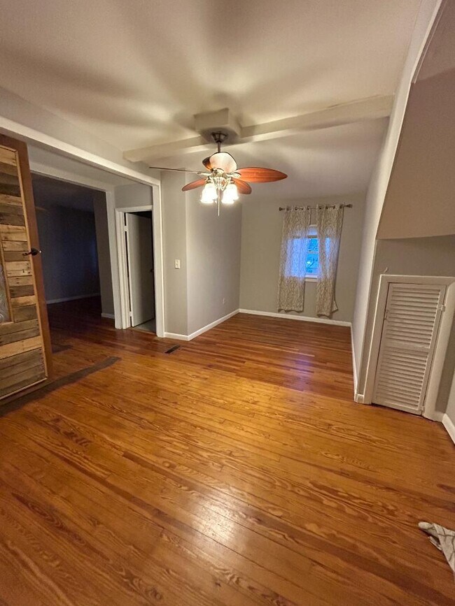 Building Photo - 2707 Fairlawn St