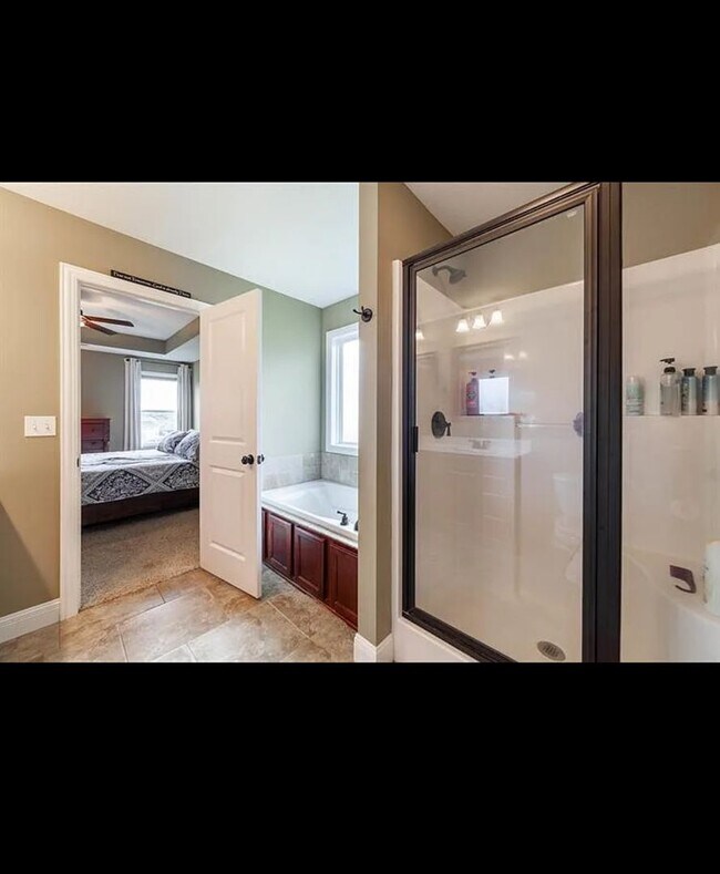 Building Photo - 5610 Abercorn Dr