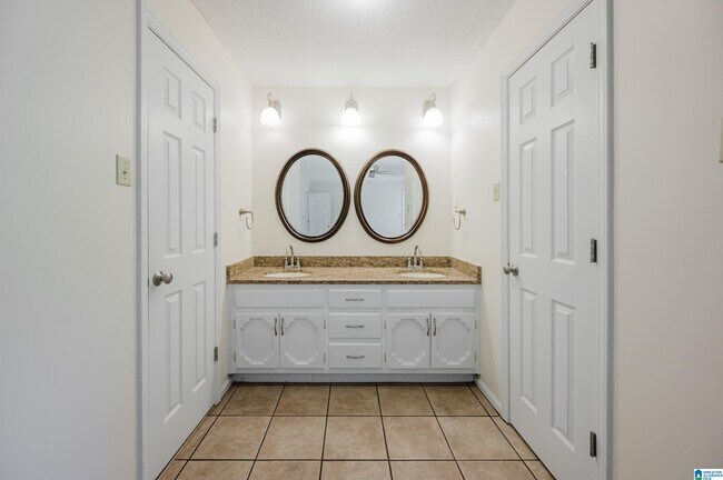 Building Photo - 1828 Jacobs Ln