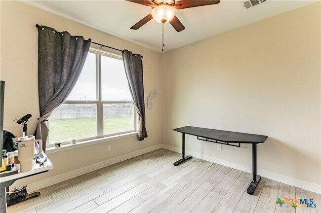 Building Photo - 8119 Green Hill Dr