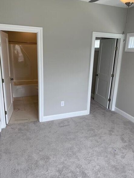 Building Photo - 1747 Stone Hedge Dr NW