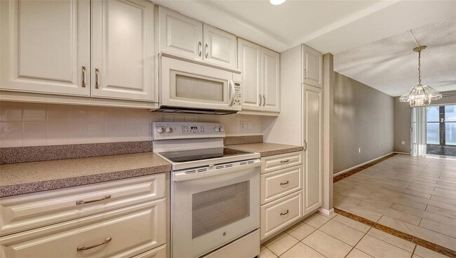 Building Photo - 2220 Stickney Point Rd