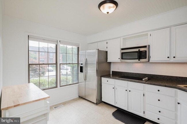 Building Photo - 27 Faraday Dr