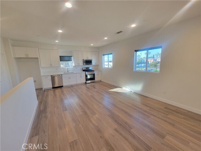 Building Photo - 7334 Vineland Ave